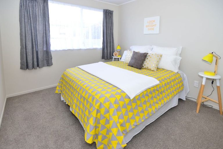 Photo of property in 2/46 Granville Drive, Massey, Auckland, 0614