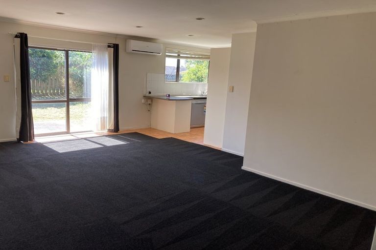 Photo of property in 10 Waldos Way, Mangere, Auckland, 2022
