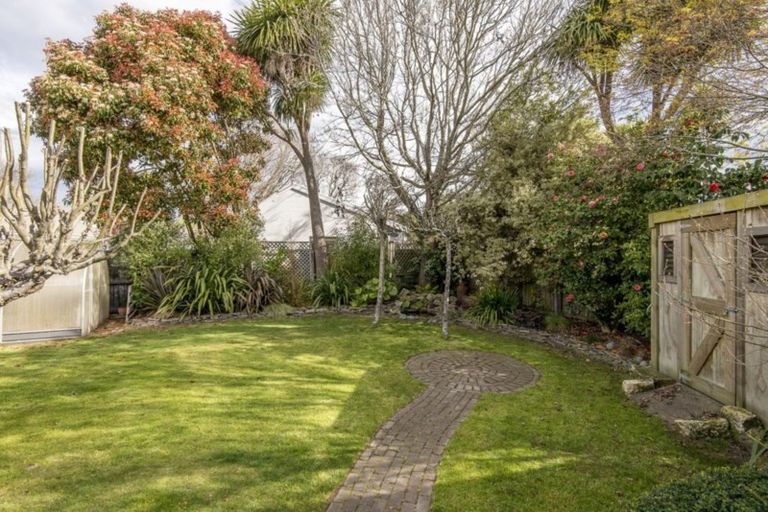 Photo of property in 22 Lees Road, Strowan, Christchurch, 8052