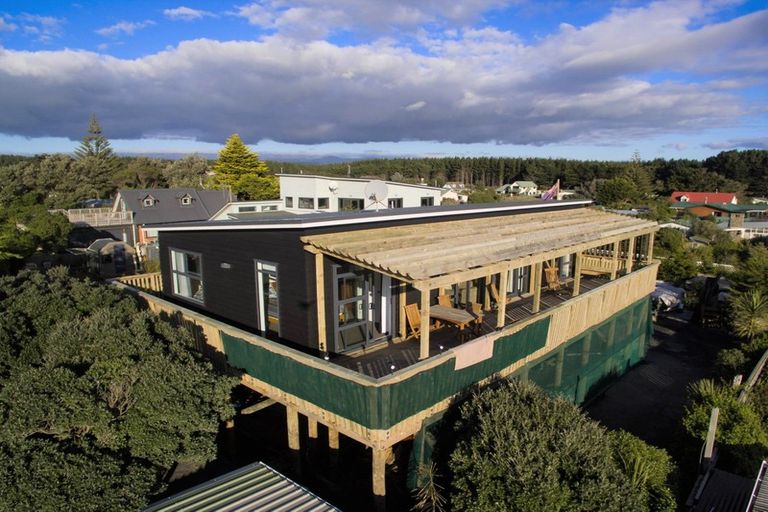 Photo of property in 6 Arataki Grove, Waitarere Beach, Levin, 5510