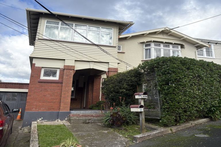 Photo of property in 17 Hargreaves Street, Mount Cook, Wellington, 6021