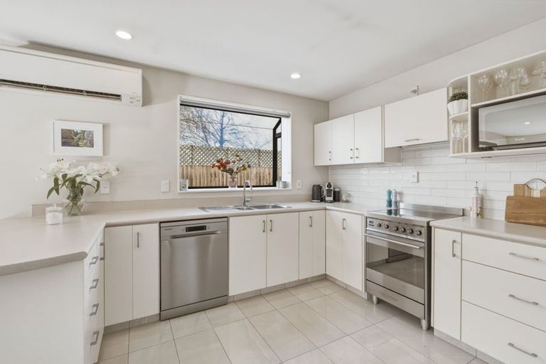 Photo of property in 3/118a Sawyers Arms Road, Northcote, Christchurch, 8052