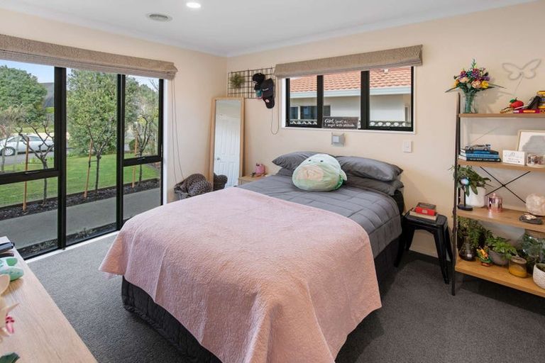 Photo of property in 27 Kilkenny Place, Fitzherbert, Palmerston North, 4410