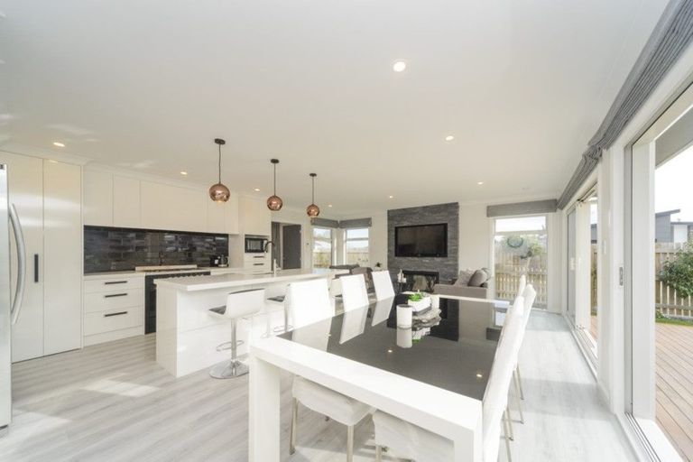 Photo of property in 28 Serenity Crescent, Kelvin Grove, Palmerston North, 4414