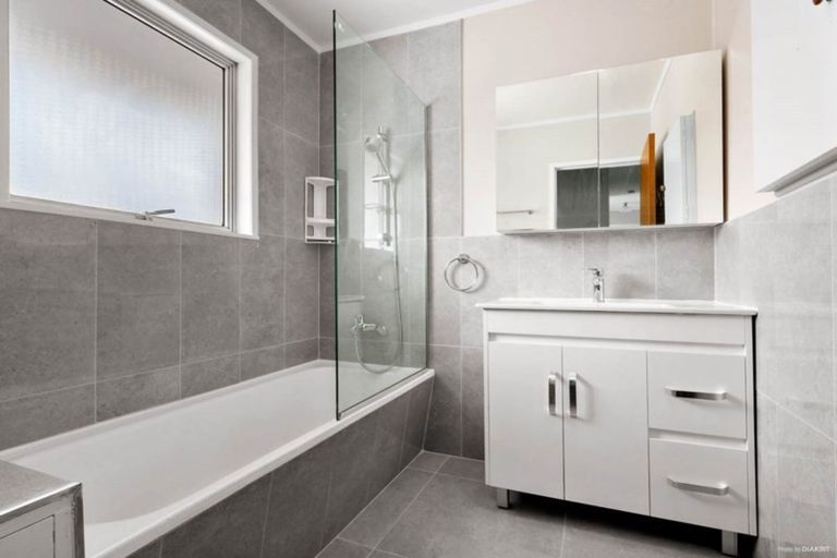 Photo of property in 2/79 Huia Road, Papatoetoe, Auckland, 2025