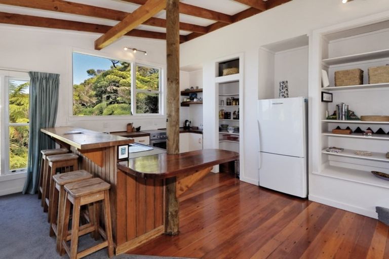 Photo of property in 193 Piha Road, Piha, New Lynn, 0772