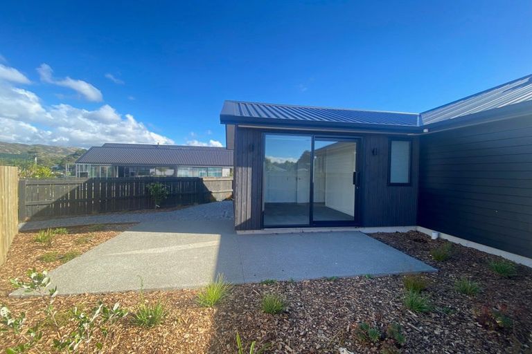 Photo of property in 19 Kaiwaru Place, Waikanae, 5036