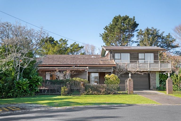 Photo of property in 27 Donnelly Street, Oakura, 4314