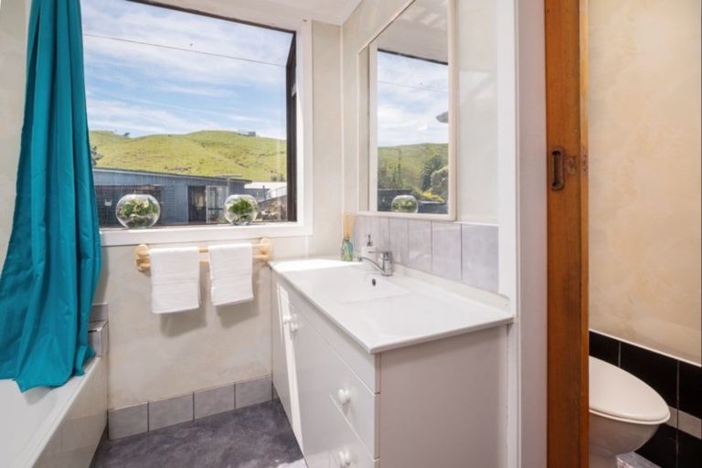 Photo of property in 57 Lyell Road, Outer Kaiti, Gisborne, 4010