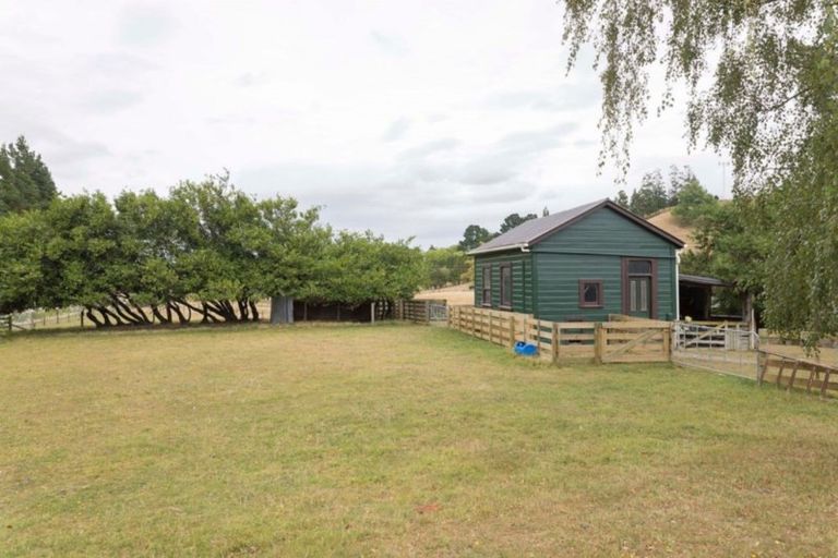 Photo of property in 190 Adelaide Road, Dannevirke, 4930