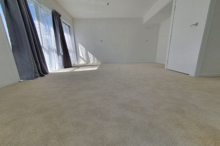 Photo of property in 23 Great South Road, Takanini, 2112