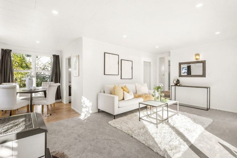 Photo of property in 8 Silver Birch Rise, Henderson, Auckland, 0612