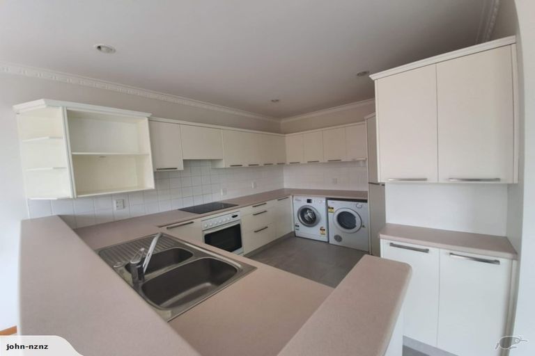 Photo of property in 74 Straven Road, Fendalton, Christchurch, 8014