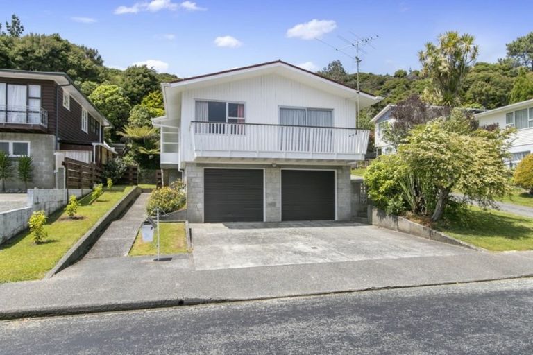 Photo of property in 31 Holland Street, Wainuiomata, Lower Hutt, 5014