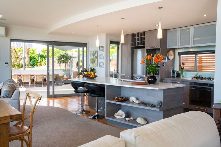 Photo of property in 116 Queens Road, Waikanae Beach, Waikanae, 5036