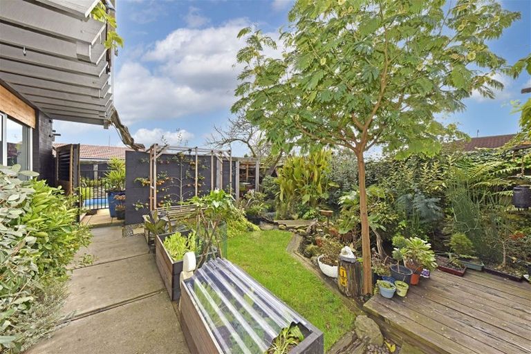 Photo of property in 2/16 Steadman Road, Broomfield, Christchurch, 8042