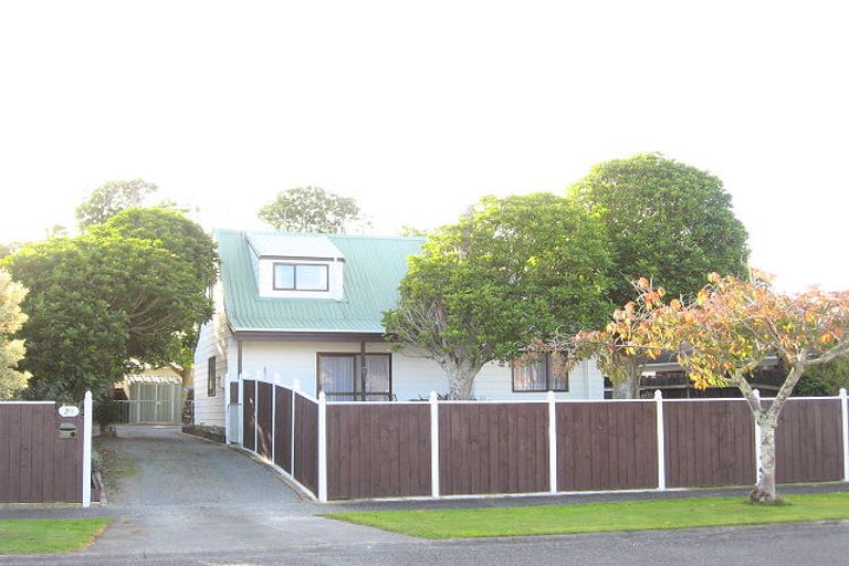 Photo of property in 20 Oriwa Crescent, Otaki, 5512