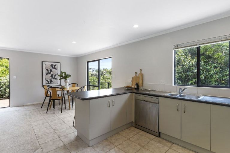 Photo of property in 77a Stott Avenue, Birkdale, Auckland, 0626