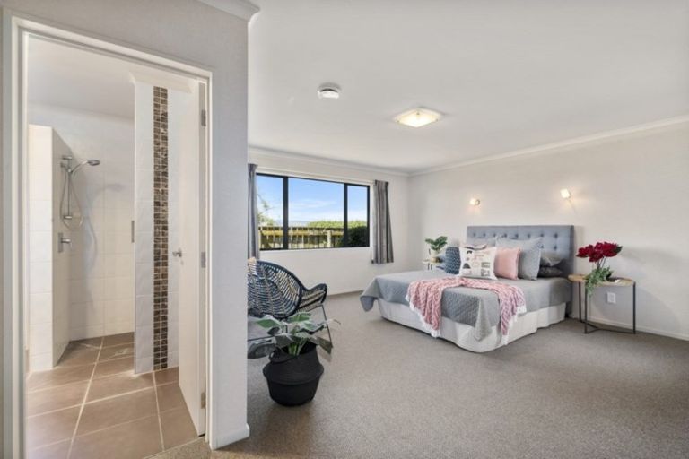 Photo of property in 47 Tennyson Avenue, Kelvin Grove, Palmerston North, 4414