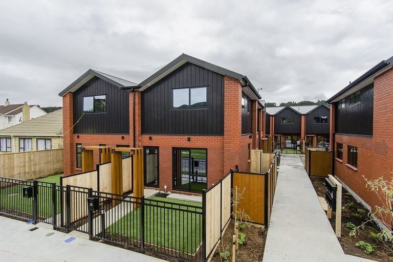 Photo of property in 2/16 Biddle Crescent, Taita, Lower Hutt, 5011