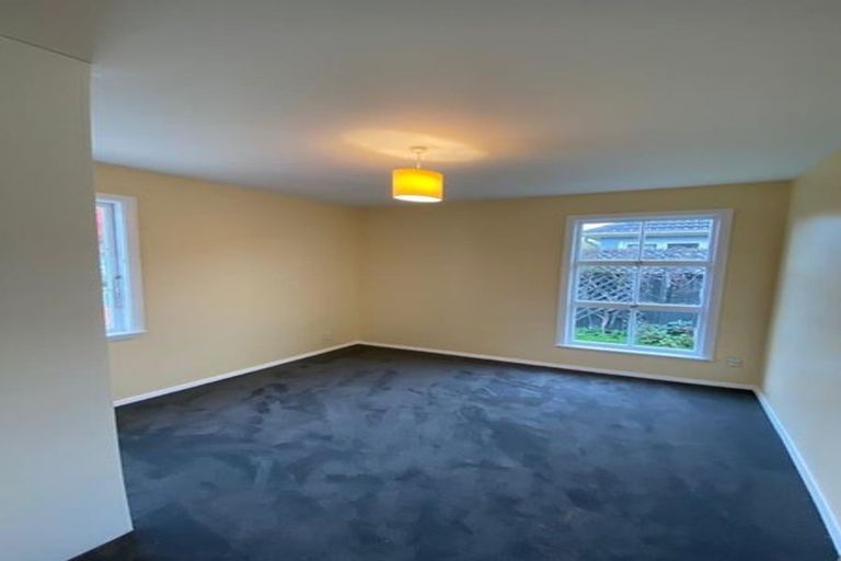 Photo of property in 8 Newall Avenue, Bryndwr, Christchurch, 8052