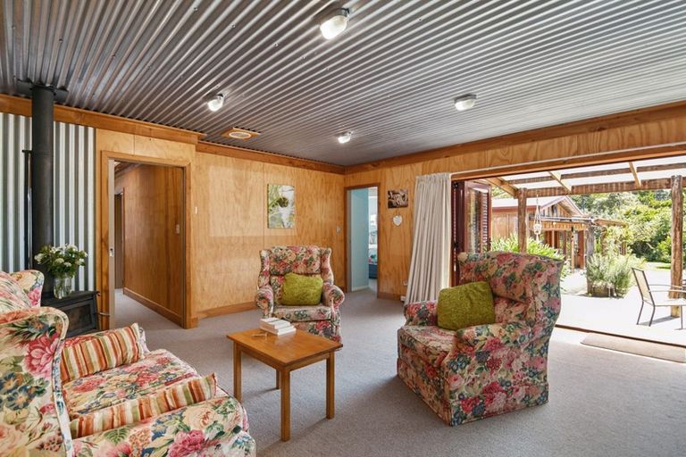 Photo of property in 15 Tukurua Road, Parapara, Takaka, 7182