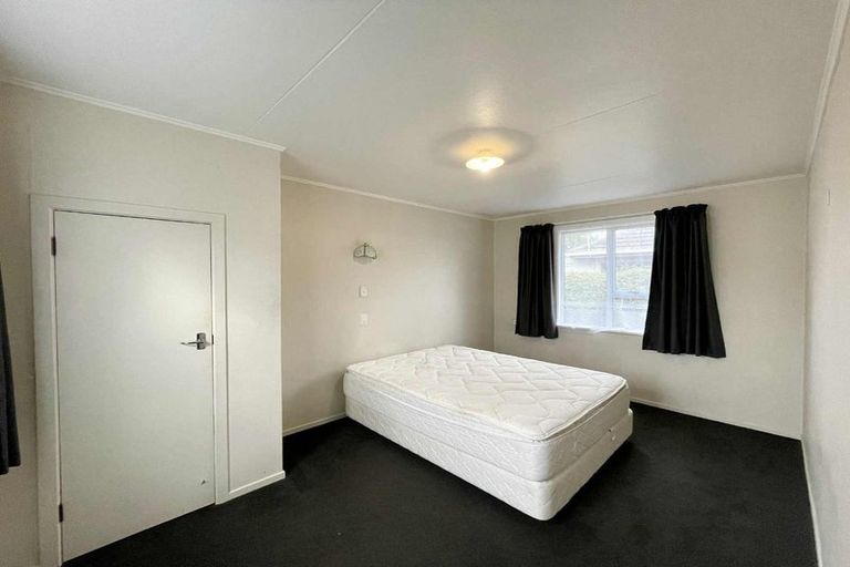 Photo of property in 12 Karaka Street, Merrilands, New Plymouth, 4312