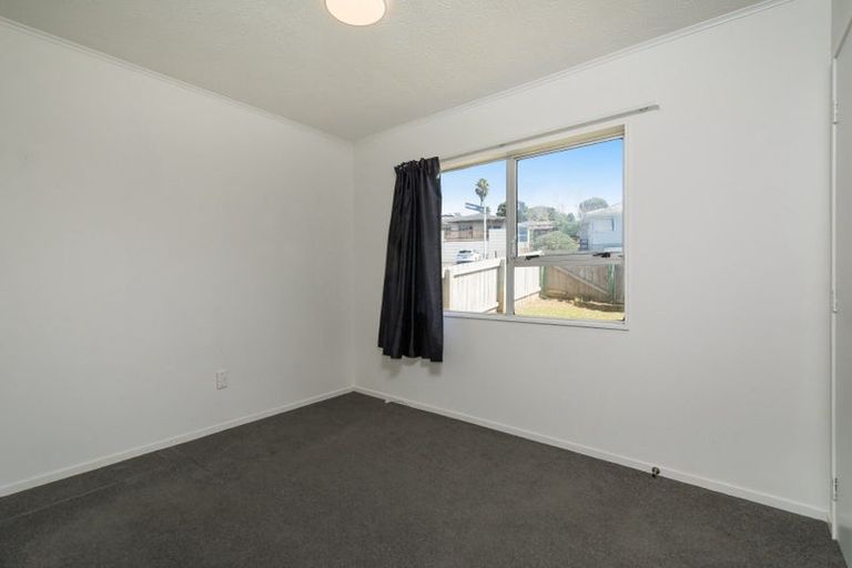 Photo of property in 33 Athena Drive, Totara Vale, Auckland, 0629