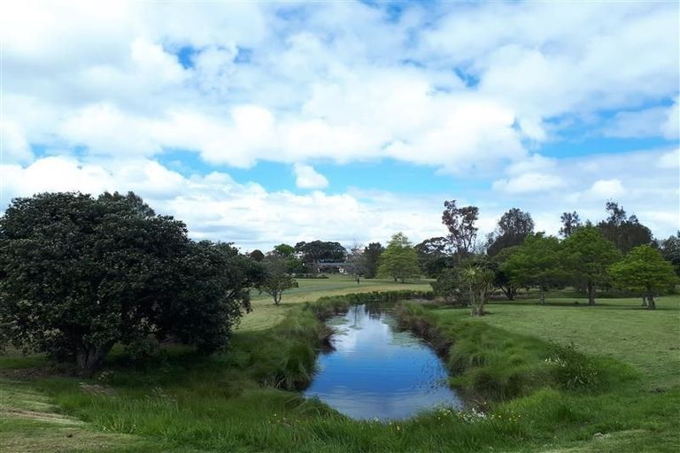 Photo of property in 12 Toi Toi Place, Northcote, Auckland, 0627