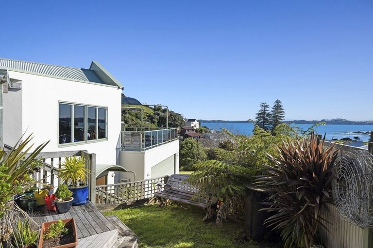 Photo of property in 19 Rewa Place, Russell, 0202