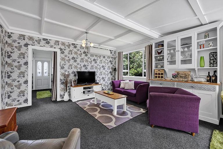 Photo of property in 10 Lincoln Street, Patea, 4520