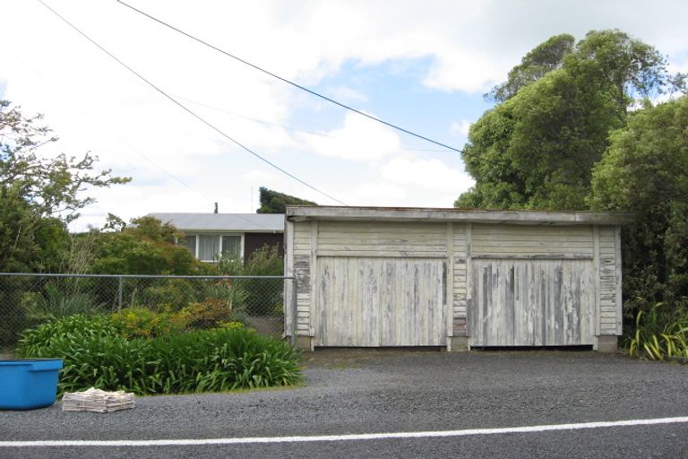 Photo of property in 795 Waitakere Road, Kumeu, 0891