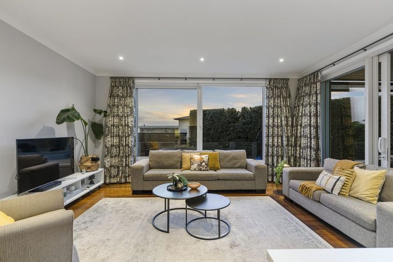 Photo of property in 8 Verley Rise, East Tamaki Heights, Auckland, 2016