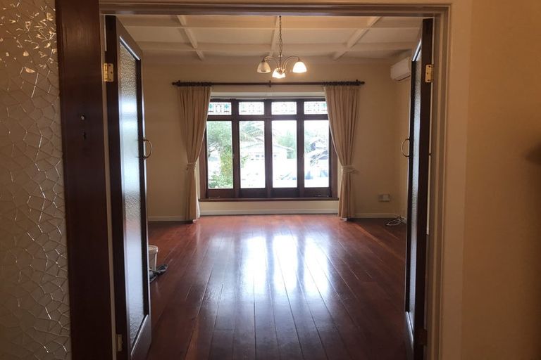 Photo of property in 11 Hanlon Crescent, Narrow Neck, Auckland, 0624