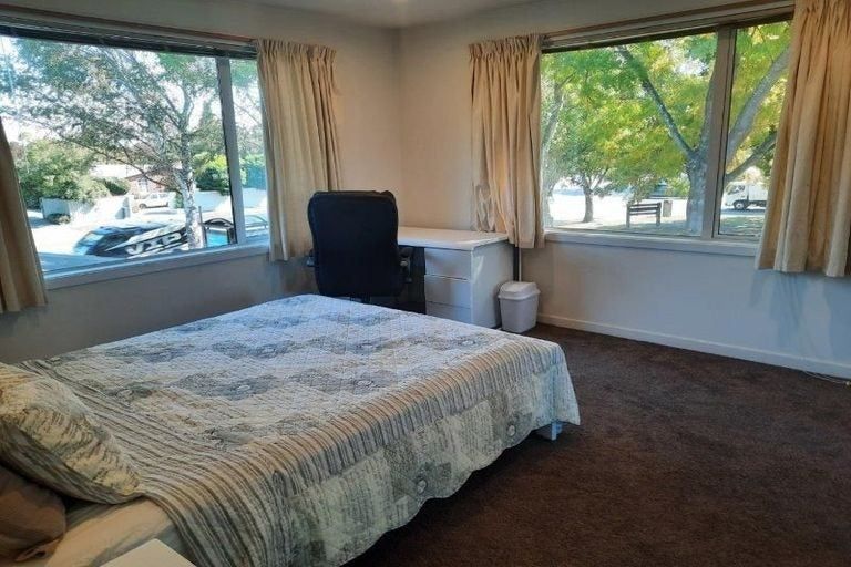 Photo of property in 226 Memorial Avenue, Burnside, Christchurch, 8053