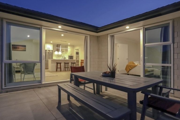 Photo of property in 77 Bert Wall Drive, Omokoroa, 3114