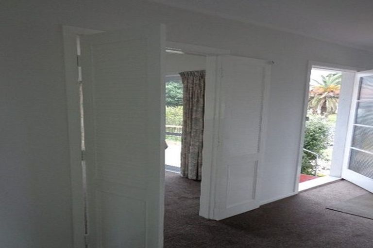 Photo of property in 36 Whitmore Road, Mount Roskill, Auckland, 1041