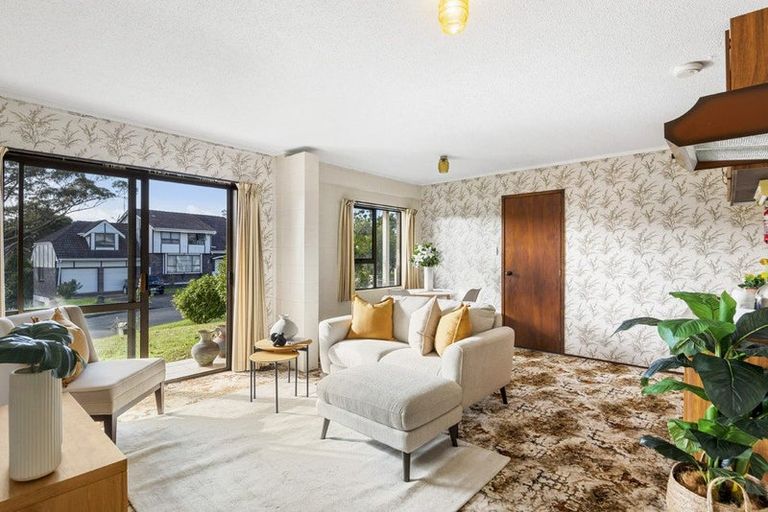 Photo of property in 4 Mosman Place, Chatswood, Auckland, 0626