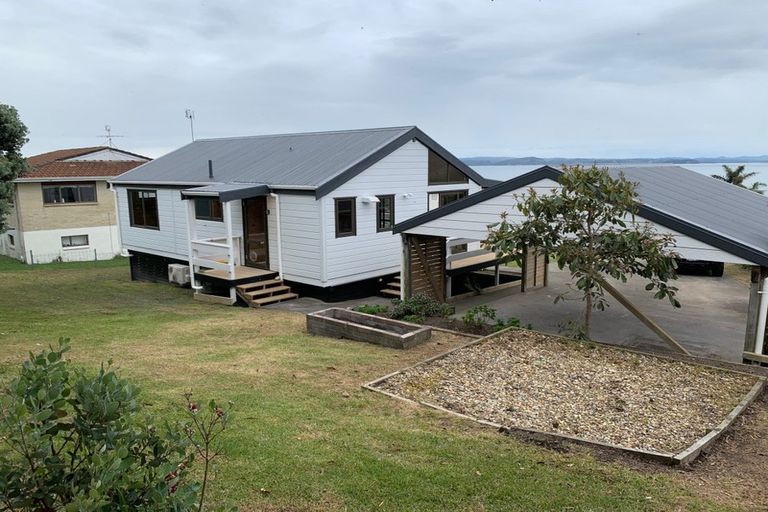 Photo of property in 27 Pacific Parade, Army Bay, Whangaparaoa, 0930