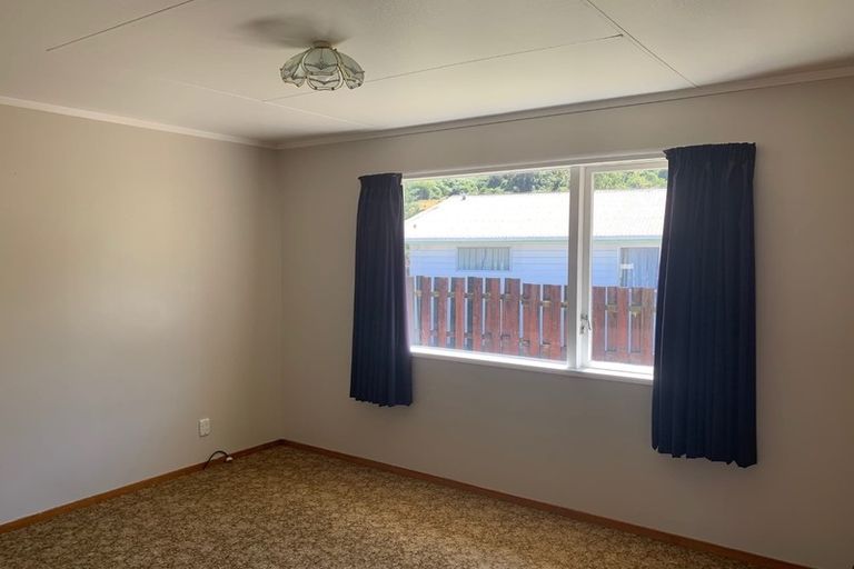 Photo of property in 37 Tacoma Drive, Totara Park, Upper Hutt, 5018