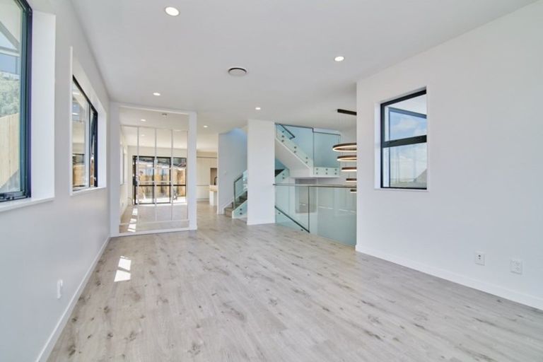 Photo of property in 30 Ascension Crescent, Orewa, 0931