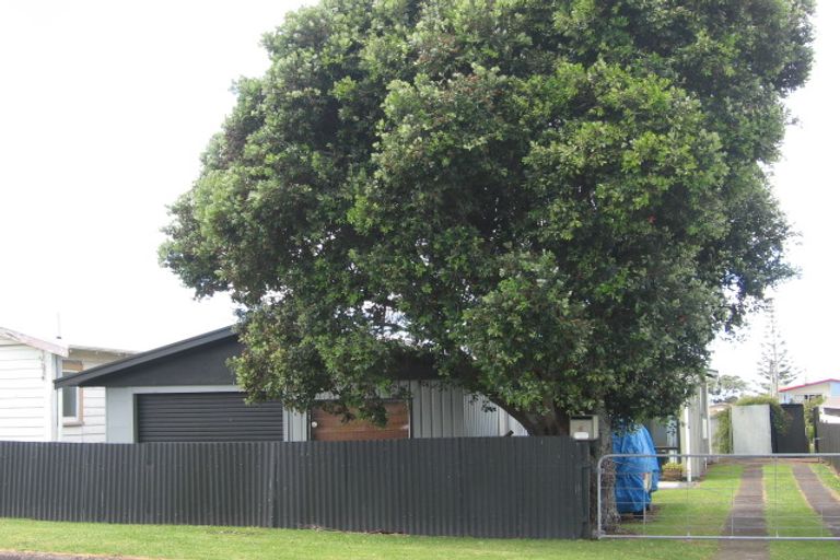 Photo of property in 6 Marine Avenue, Waihi Beach, 3611