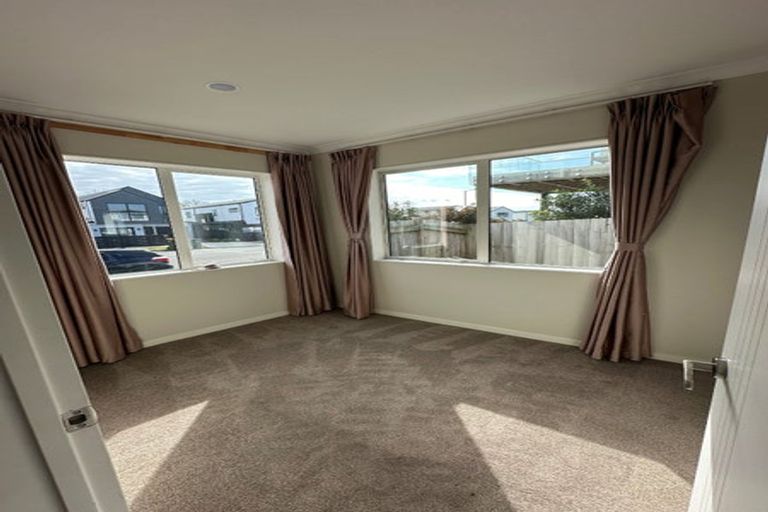Photo of property in 68 Craigs Way, Hobsonville, Auckland, 0616