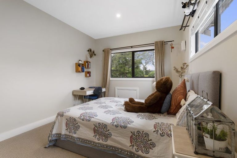 Photo of property in 12 Veale Road, Frankleigh Park, New Plymouth, 4310