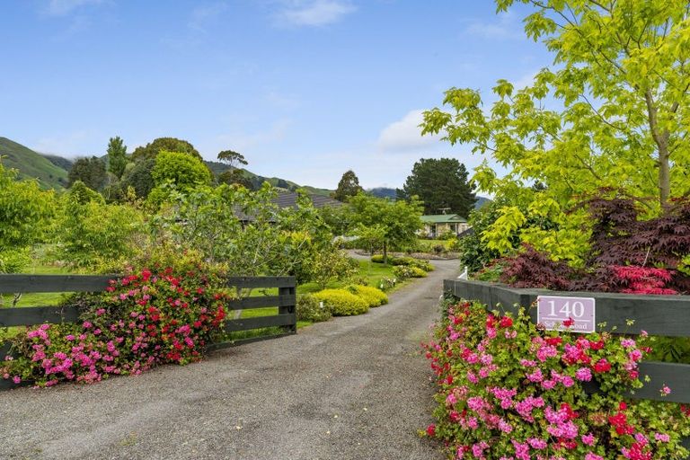 Photo of property in 140 School Road, Te Horo, Otaki, 5582