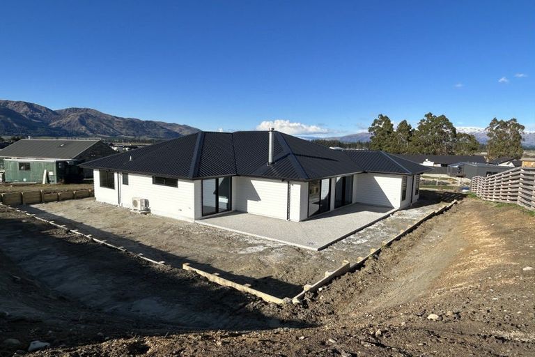 Photo of property in 37 Tomtit Crescent, Lake Hawea, 9382