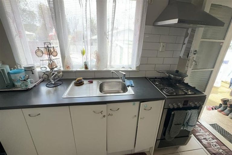 Photo of property in 66 Christmas Road, Manurewa, Auckland, 2102