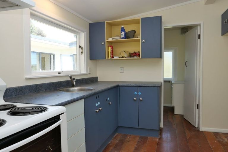 Photo of property in 21 Tiromoana Road, Raumati South, Paraparaumu, 5032