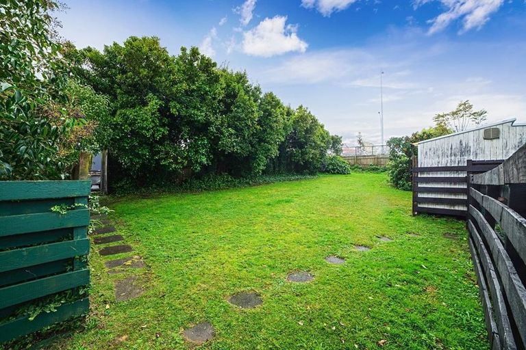Photo of property in 2/550 Glenfield Road, Glenfield, Auckland, 0629