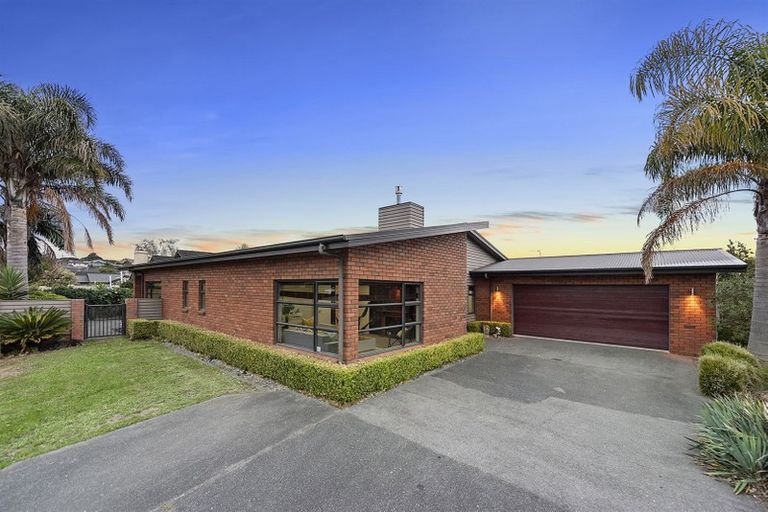 Photo of property in 32 Somerton Drive, Huntington, Hamilton, 3210